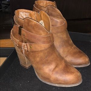 xoxo ankle booties size 7